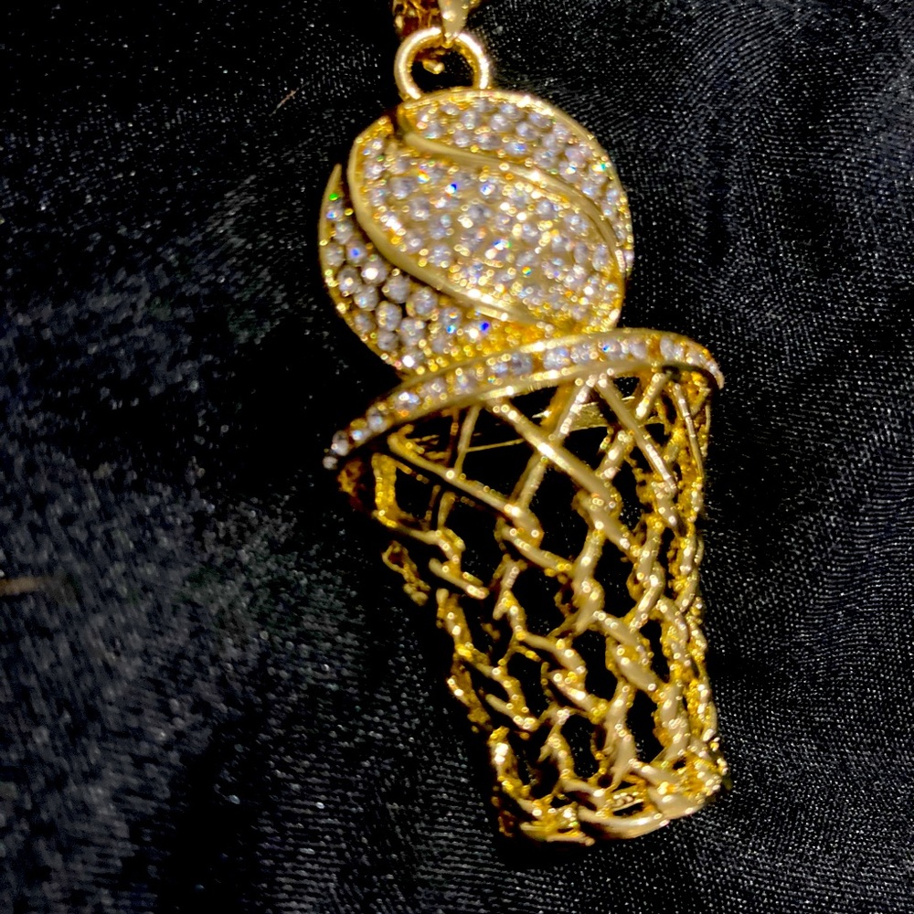 Basketball chain pendant gold